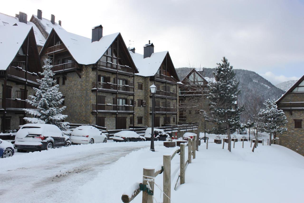 Baqueira Apartamentos Cota 1700 A Pie De Pistas Baqueira Beret Exterior photo